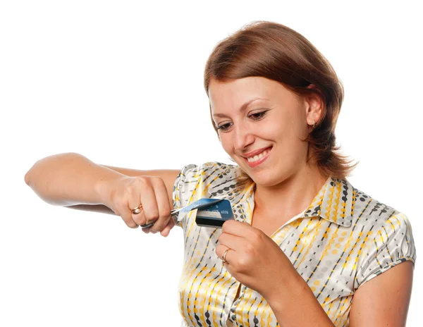 Menina sorridente corta um cartão de crédito, recusa de creditar Imagens Royalty-Free