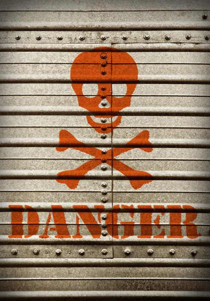 Placa de acero con símbolo de peligro . —  Fotos de Stock