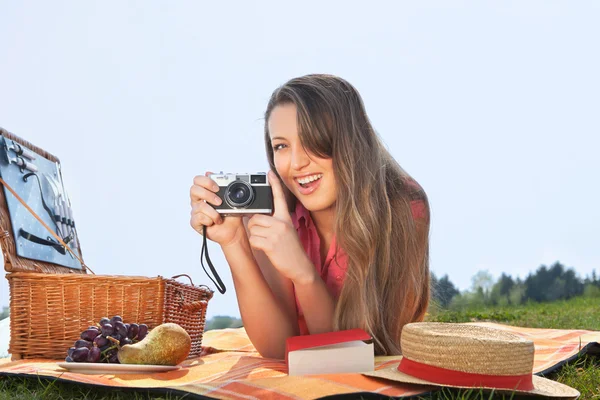 Young woman making a picture — Stock Photo, Image