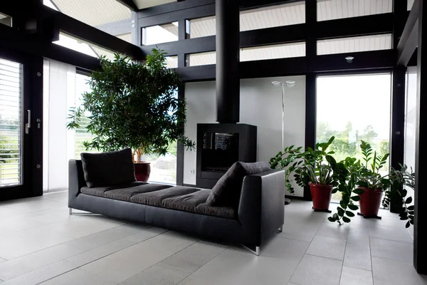 Modern ház, modern bútorokkal berendezett nappali — Stock Fotó