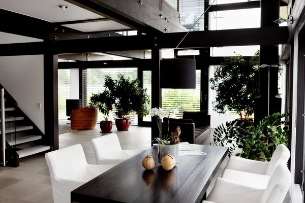 Casa moderna, sala de estar com mobiliário moderno — Fotografia de Stock