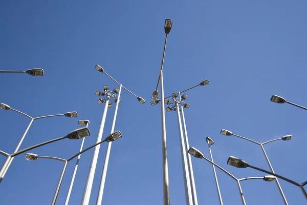 Streetlamps perspektif içinde birlikte bir sürü — Stok fotoğraf