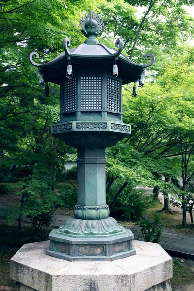Uma lanterna de jardim — Fotografia de Stock