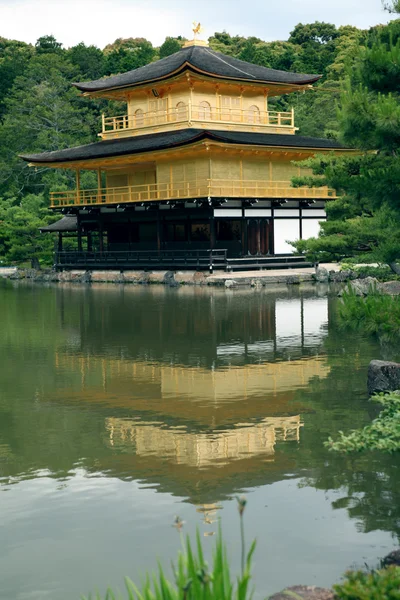 在京都的金阁鹿苑寺 — 图库照片