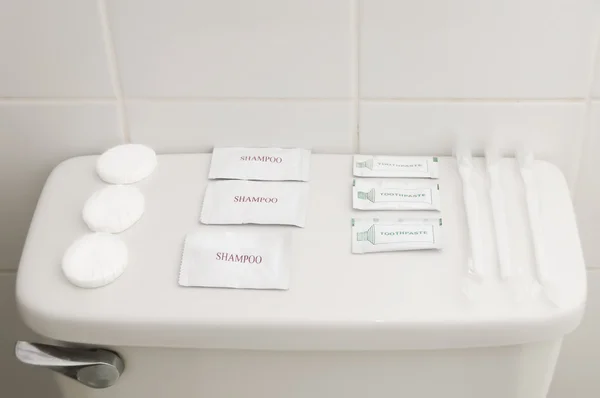 Jabón, Shamppo, pasta de dientes, cepillo de dientes — Foto de Stock