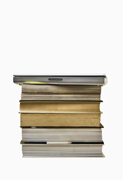 Bücher und Laptop — Stockfoto