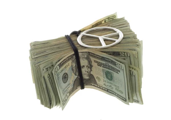 Tjugo dollar räkningar Bandad med peace-tecken halsband — Stockfoto