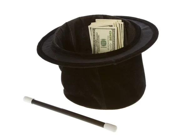 Honderd-dollarbiljetten in een magische hoed met toverstaf — Stockfoto