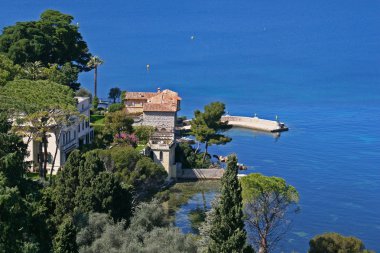 Villa ve mavi deniz Fransa