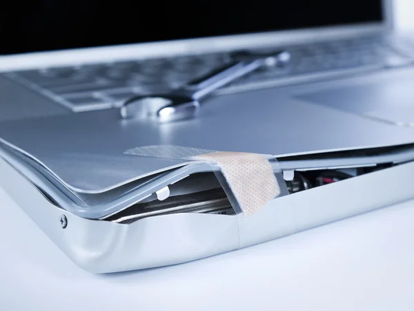 Laptop danificado — Fotografia de Stock