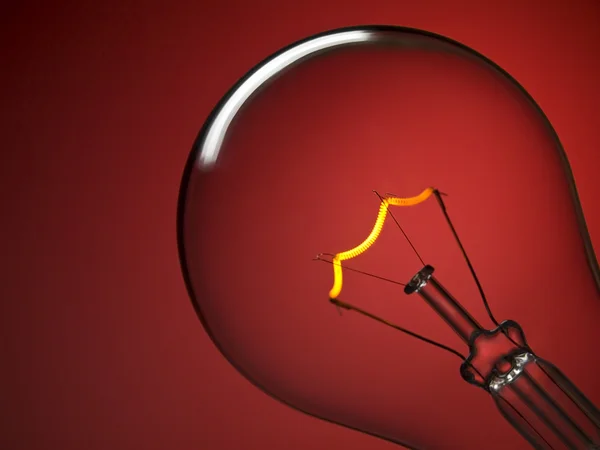 赤い光の電球 — ストック写真