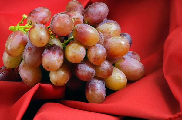 Red Grapes On Red — Stock Photo, Image