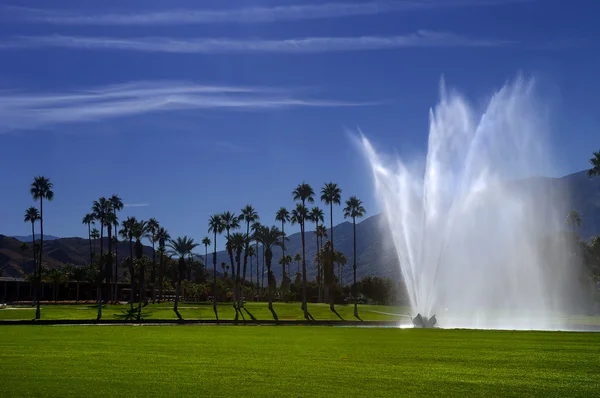 Pole golfowe fontanna — Zdjęcie stockowe