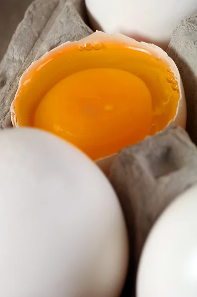 Huevo roto —  Fotos de Stock