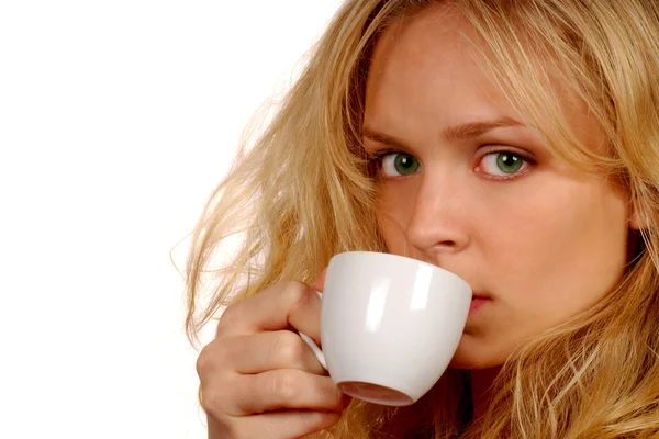 Donna sorseggia caffè — Foto Stock