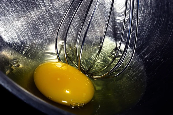 Яйцо и виска — стоковое фото