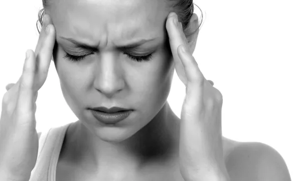 Голова болит от мигрени — стоковое фото