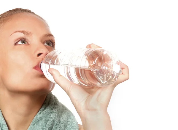 Frau und Wasserflasche — Stockfoto