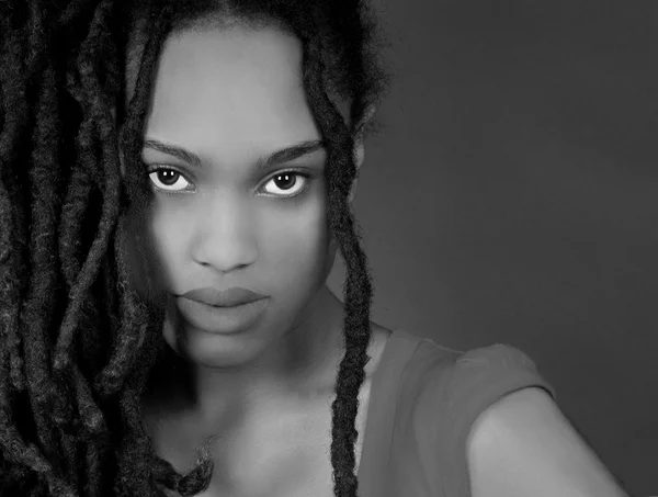 Piękna czarna kobieta — Zdjęcie stockowe