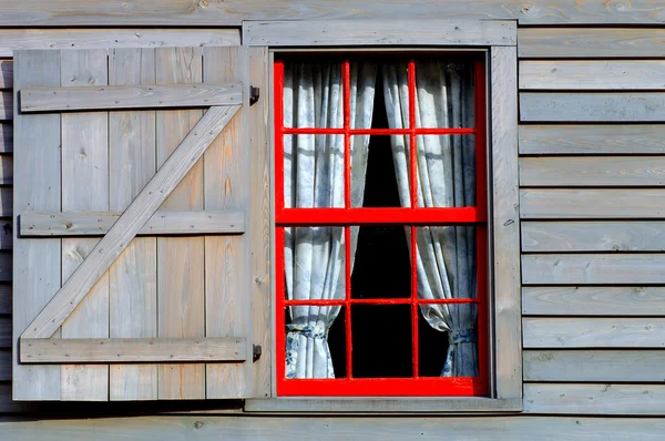 Okna czerwony — Zdjęcie stockowe