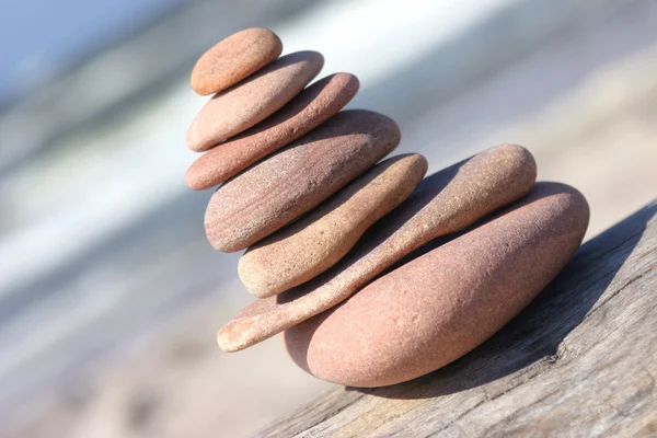 Leaned pebble tower — Stock Photo, Image