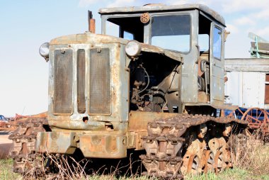 Abandoned tractor clipart