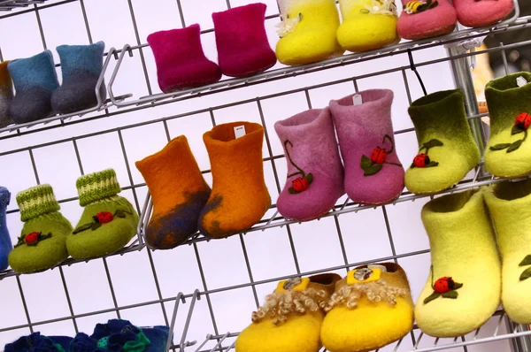 Botas de feltro coloridas — Fotografia de Stock