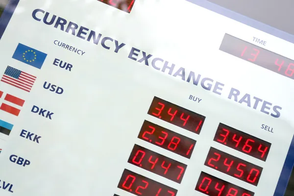 Currency exchange rates board — Stock Photo, Image