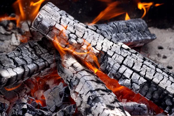 Brinnande trä — Stockfoto