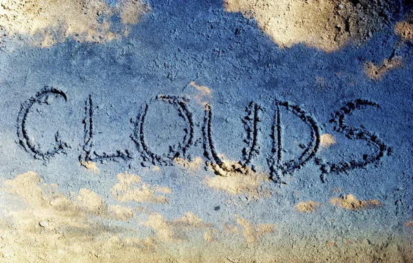 Nuvens em uma areia — Fotografia de Stock
