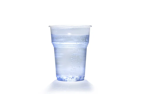 Plastikowy kubek z wodą pęcherzyki — Zdjęcie stockowe