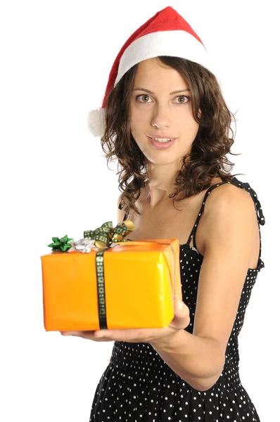 Красивая девушка с рождественским подарком — стоковое фото