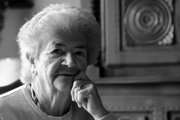 Femeie în vârstă — Fotografie, imagine de stoc