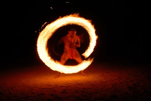 Yangın dansçı — Stok fotoğraf