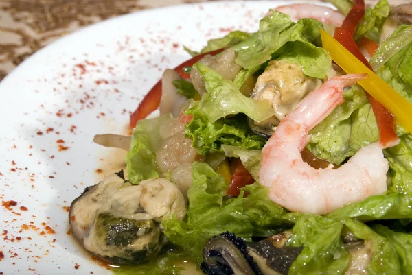 Салат з морепродуктів — стокове фото