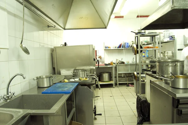 Kitchen in restaurant — Stock Photo, Image
