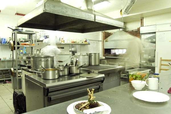 Küche mit Personal — Stockfoto