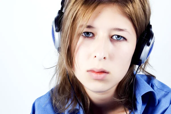 Νεαρό κορίτσι στα ακουστικά — Φωτογραφία Αρχείου