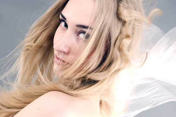 Jeune Belle Mariée Souriante Aux Cheveux Blonds — Photo
