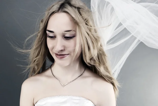 Junge Schöne Lächelnde Braut — Stockfoto