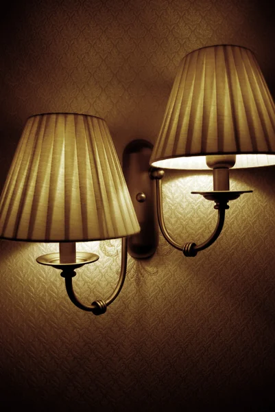 Foto Der Retro Wandlampe Mit Schummrigem Licht Braunen Farben — Stockfoto