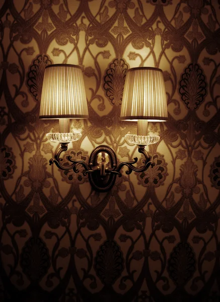 Foto van muur lamp met schemerig licht — Stockfoto