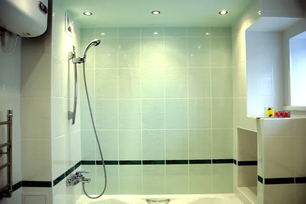 现代蓝色浴室 — 图库照片