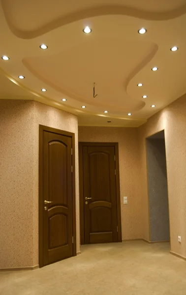 Salón Espacioso Vacío Con Relámpago Fluorescente — Foto de Stock