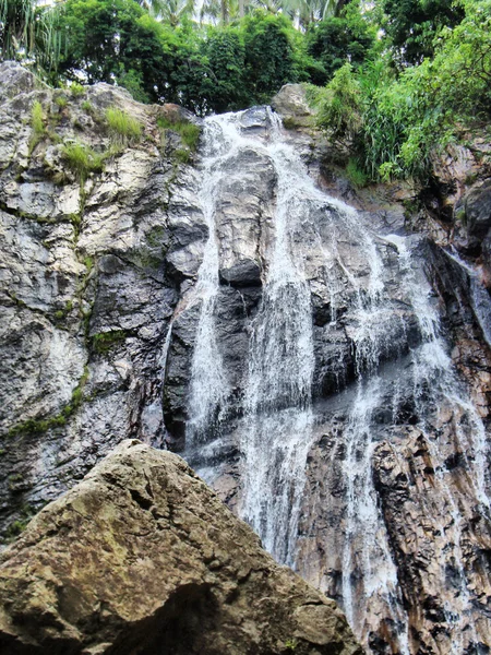 岩の美しい滝 — ストック写真