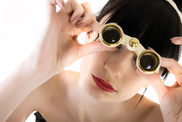 双眼鏡を持つ若い女の子 — ストック写真