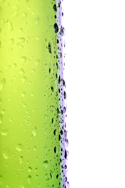 Pivní láhev straně makro izolované — Stock fotografie