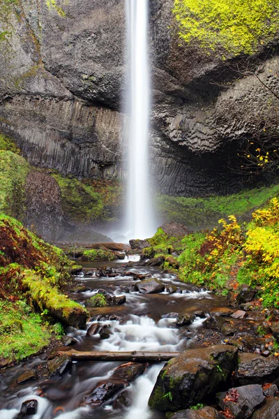 Waterfall in Oregon Autumn — Stock Photo, Image