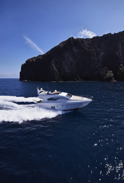 Italie, Sicile, Panarea Island, yacht de luxe, vue aérienne — Photo