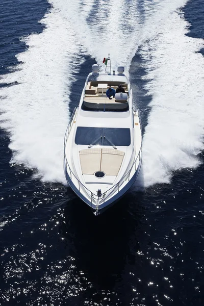 Italia, Sicilia, Isola di Panarea, yacht di lusso, vista aerea — Foto Stock